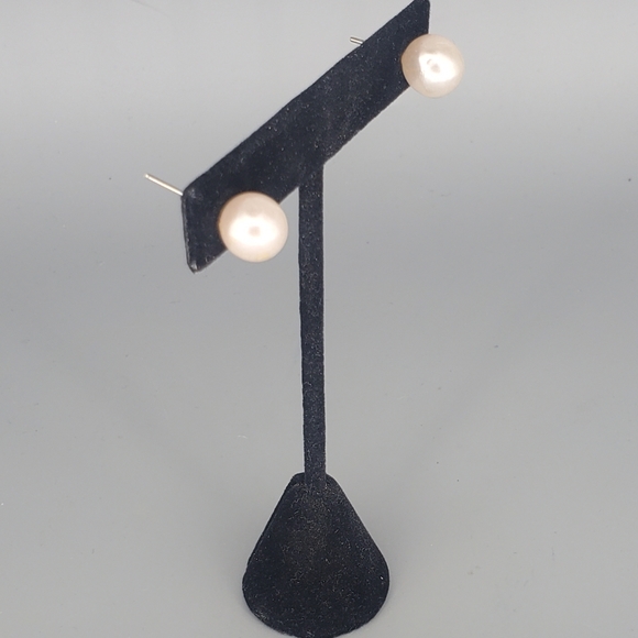 Pearl Bracelet and Earring Studs Set - Picture 2 of 9